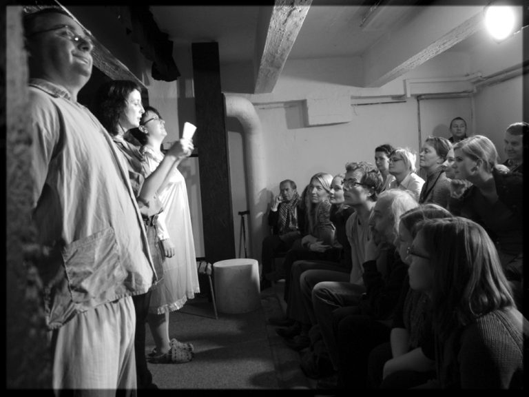 Představení Zahradní slavnosti - zahájení provozu pražského studia Divadla Na tahu, 4. listopadu 2011. Foto: Petr Rýgr - natahu03