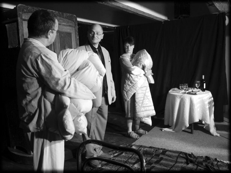 Představení Zahradní slavnosti - zahájení provozu pražského studia Divadla Na tahu, 4. listopadu 2011. Foto: Petr Rýgr - natahu05