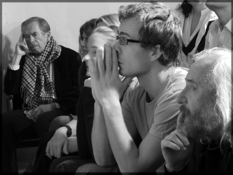 Představení Zahradní slavnosti - zahájení provozu pražského studia Divadla Na tahu, 4. listopadu 2011. Foto: Petr Rýgr - natahu06