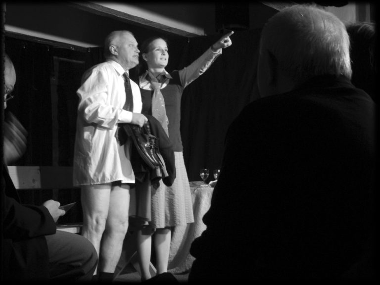 Představení Zahradní slavnosti - zahájení provozu pražského studia Divadla Na tahu, 4. listopadu 2011. Foto: Petr Rýgr - natahu08