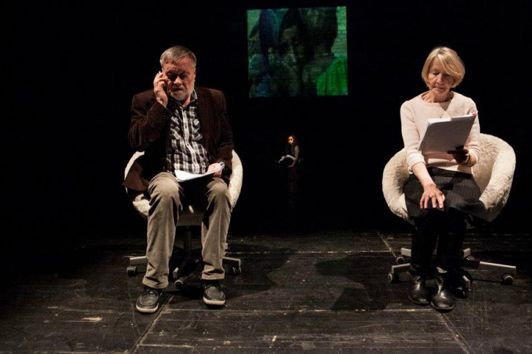 Proti pokroku: Dušan Sitek a Daniela Kolářová, foto: Divadlo Letí - 482965-442813312451939-1402330601-n