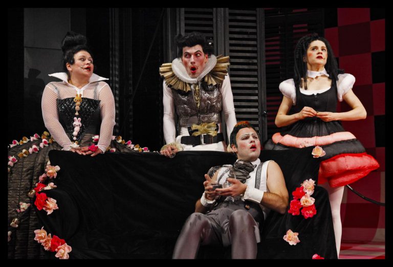 Pavla Tomicová, Jiří Zapletal, Vojtěch Dvořák a Pavlína Štorková (Foto Patrik Borecký) - figarova-svatba8