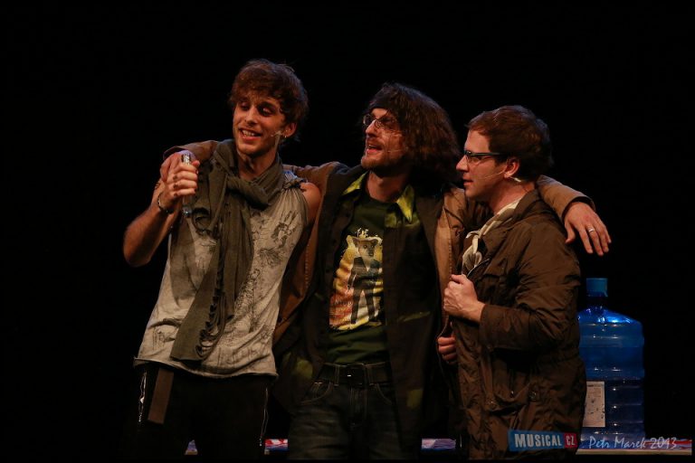 nerozluční? Roger, Collins a Mark (Roman Tomeš, Oldřich Smysl, Ondřej Izdný) foto: Petr Marek - 585b7766