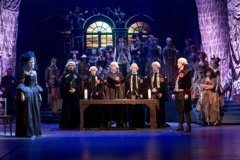 soud (zdroj: Divadlo Hybernia) - 10155402-515923561851314-7036958095126347005-n