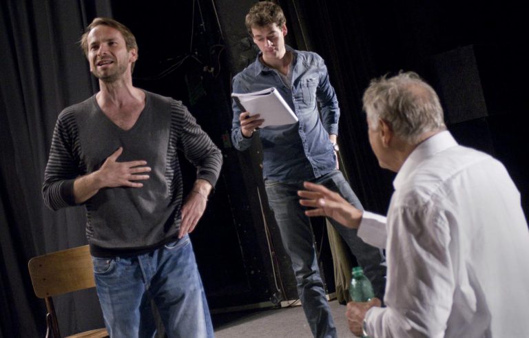 aranžovací zkouška (Jan Révai, Radúz Mácha, Jiří Menzel) foto: Viktor Kronbauer, zdroj: Agentura Schok - 1029p