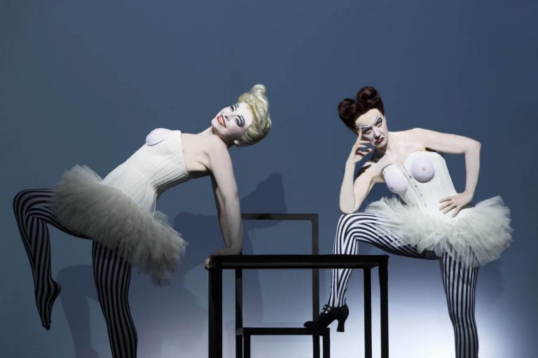 1914 (Pavla Beretová, Enikö Eszenyi) foto: Lucie Jansch, zdroj: Národní divadlo - 1914r