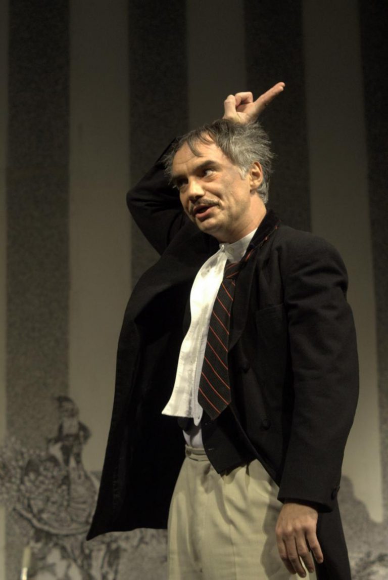 Brouk v hlavě, Divadlo na Vinohradech (foto: Martin Poš) - dnv-brouk-v-hlave-foto-martin-pos-2