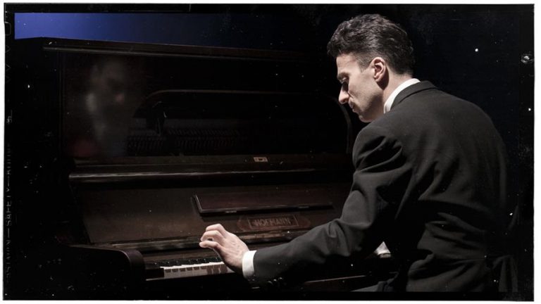 Novecento (Jakub Šafr) foto: Petr Veselý, MDMB - e4d38d8d-0ca9-4556-8ddc-805e8ba2d56a