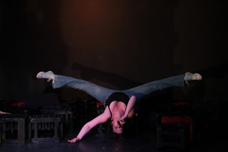 Anežka Rusevová v inscenaci Scherbenpark (zdroj - web herečky) - img-3940