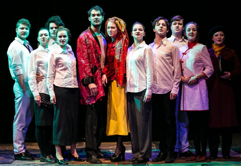 DISK - Dobrý člověk ze Sečuanu (foto: Michal Hančovský) - dobry-clovek-ze-secuanu-brecht-kracik-web-32-of-55