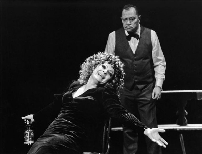 Věc Makropulos / Jana Hlaváčová, Rudolf Hrušínský (foto: Oldřich Pernica) - makropulos2