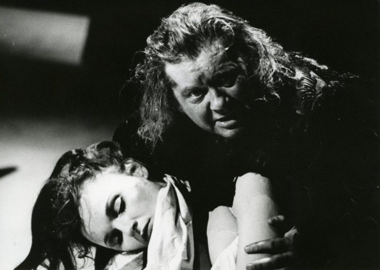 Othello / Barbora Munzarová, Zdeněk Mucha (foto: DJKT - Pavel Křivánek) - othello2