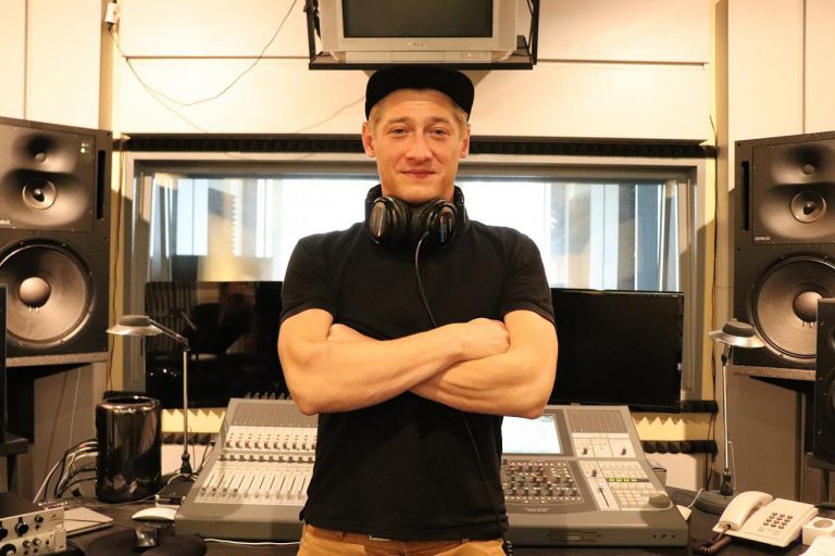 Jacob Erftemeijer (foto: Adam Steinwicht) - 3-jacob-erftemeijer-s-inscenaci-zaroven-sklada-hudbu-foto-adam-steinwicht-repro-zdarma