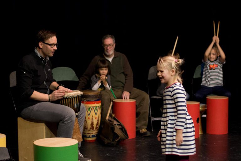 Minor - noc-divadel-minor-bubnovani-v-kruhu-06-copy