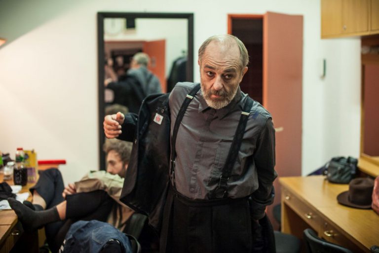 (foto: Jakub Jíra) - 3-cerneho-andela-poezie-basnika-vladimira-holana-hraje-lubos-vesely-foto-jakub-jira-repro-zdarma