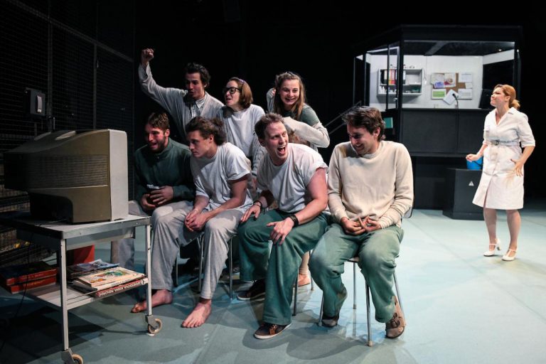 Přelet nad kukaččím hnízdem (foto: M. Hančovský) - prelet-nad-kukaccim-hnizdem2-disk-foto-m