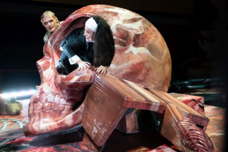 Thalia Theater, Maß für Maß - pdfnj-neco-za-neco-thalia-theater-foto-krafft-angerer-5-nahled