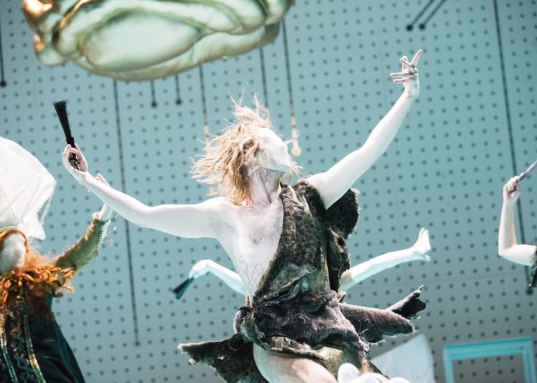 Touch Munchner Kammerspiele (foto: Sigrid Reinichs) - pdfnj-touch-munchner-kammerspiele-foto-sigrid-reinichs-428-nahled