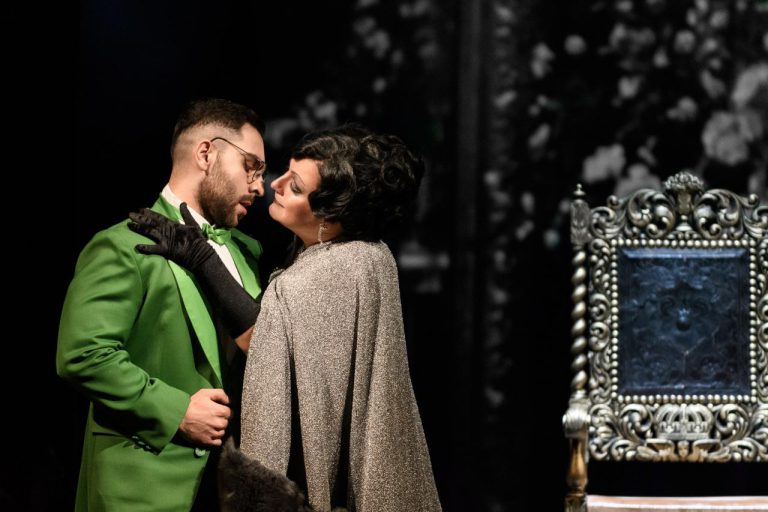 Věc Makropulos, Ivana Veberová, Amir Khan - makropulos-web-root-2477