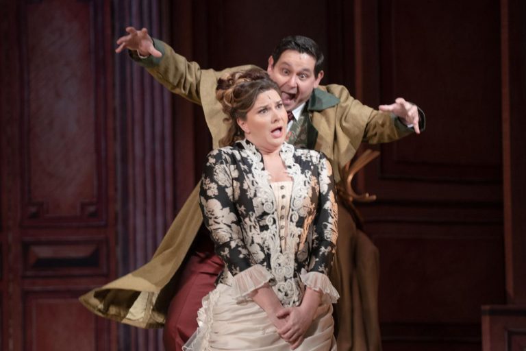 Netopýr, Lucie Hájková, Tomáš Kořínek (foto: Irena Štěrbová) - netopyr-djkt-2021-foto-irena-sterbova-4764-lucie-hajkova-tomas-korinek