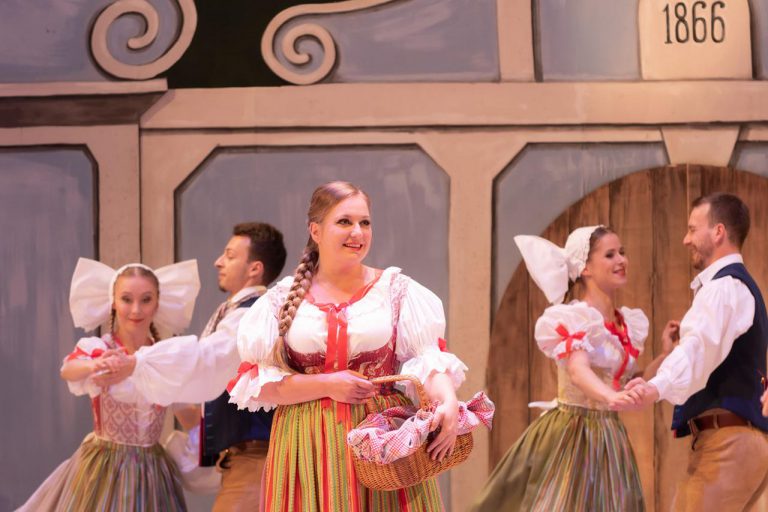 Prodaná nevěsta, Ivana Veberová (foto: Martina Root) - prodana-nevesta-2020-djkt-foto-martina-root-2