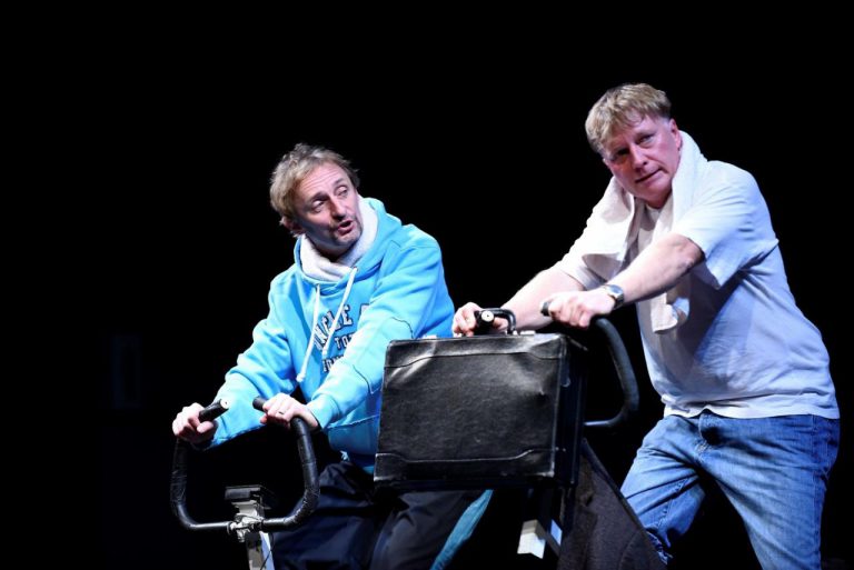 Kdo je tady ředitel? (foto: Alena Hrbková) - 1-kdo-je-tady-reditel-michal-dlouhy-a-kamil-halbich-foto-alena-hrbkova