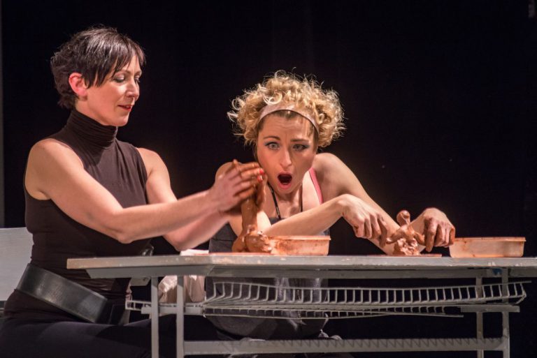 CRY BABY CRY (foto: Martin Myslivec) - 4-cry-baby-cry-kristyna-frejova-a-klara-cibulkova-foto-martin-myslivec