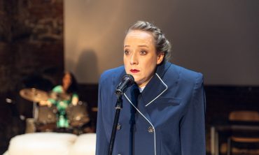 1-p˝edstavitelka-hlavn°-role-marie-et°pkov†-v-monodramatu-na-prvn°-pohled-na-fotografii-ze-zkouaky_foto-dita-havr†nkov†