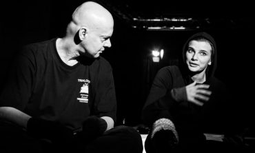 s Ninou Horákovou na zkoušce Osiřelého západu (Městské divadlo Mladá Boleslav, foto: Petr Veselý)