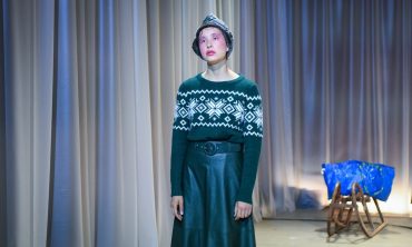 2_nová-členka-smíchovského-souboru-anežka-šťastná-jako-eli-v-srpnovém-světle-ve-švandově-divadle_foto-michal-hančovský