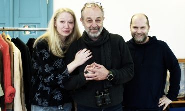 3_bohdana-pavlikova-s-lubosem-veselym-a-s-reziserem-danielem-hrbkem-ve-svandove-divadle-na-zkousce-nove-inscenace-happy-end_foto-alena-hrbkova