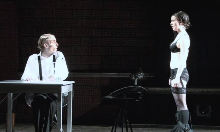 Přísně tajné: hrubá nemravnost - Náhled videa