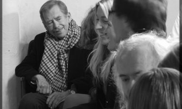 Václav Havel během představení Divadla Na tahu