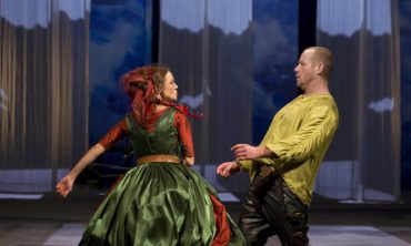 Zkrocení zlé ženy: Andrea Elsnerová, Filip Blažek, foto: Viktor Kronbauer, DnV